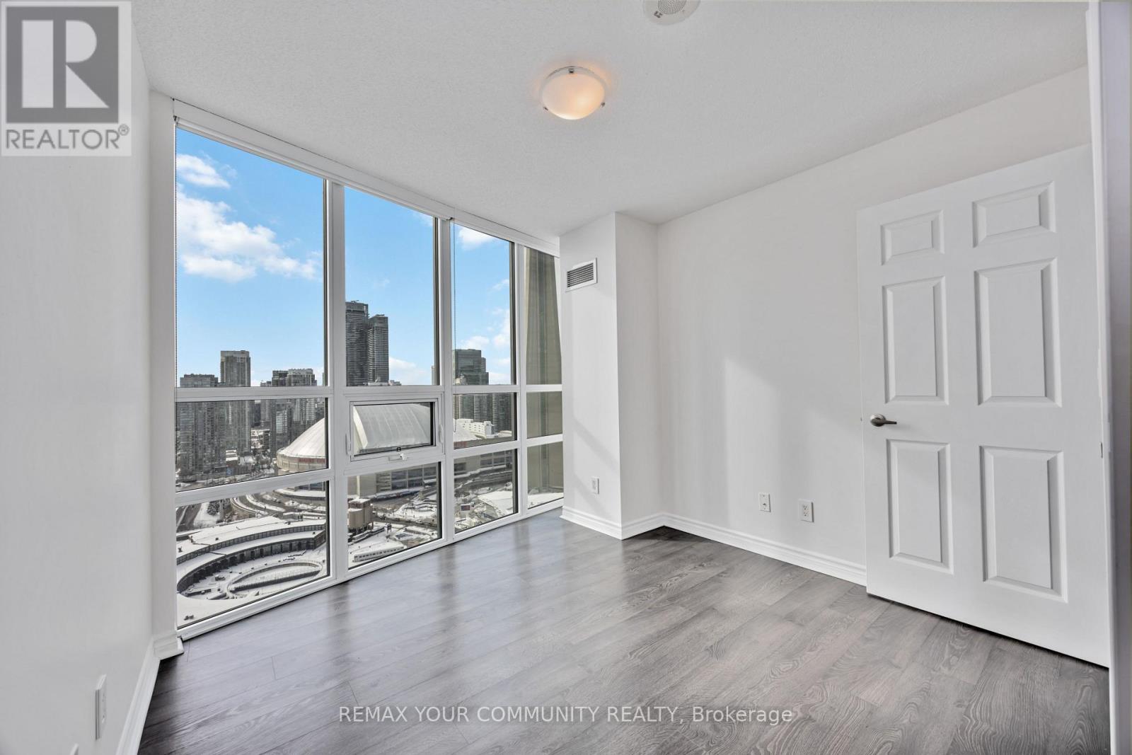 Ph2 - 19 Grand Trunk Crescent, Toronto, Ontario  M5J 3A3 - Photo 6 - C12947218