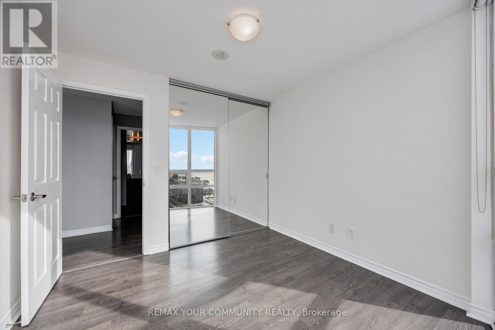 Ph2 - 19 Grand Trunk Crescent, Toronto, Ontario  M5J 3A3 - Photo 7 - C12947218