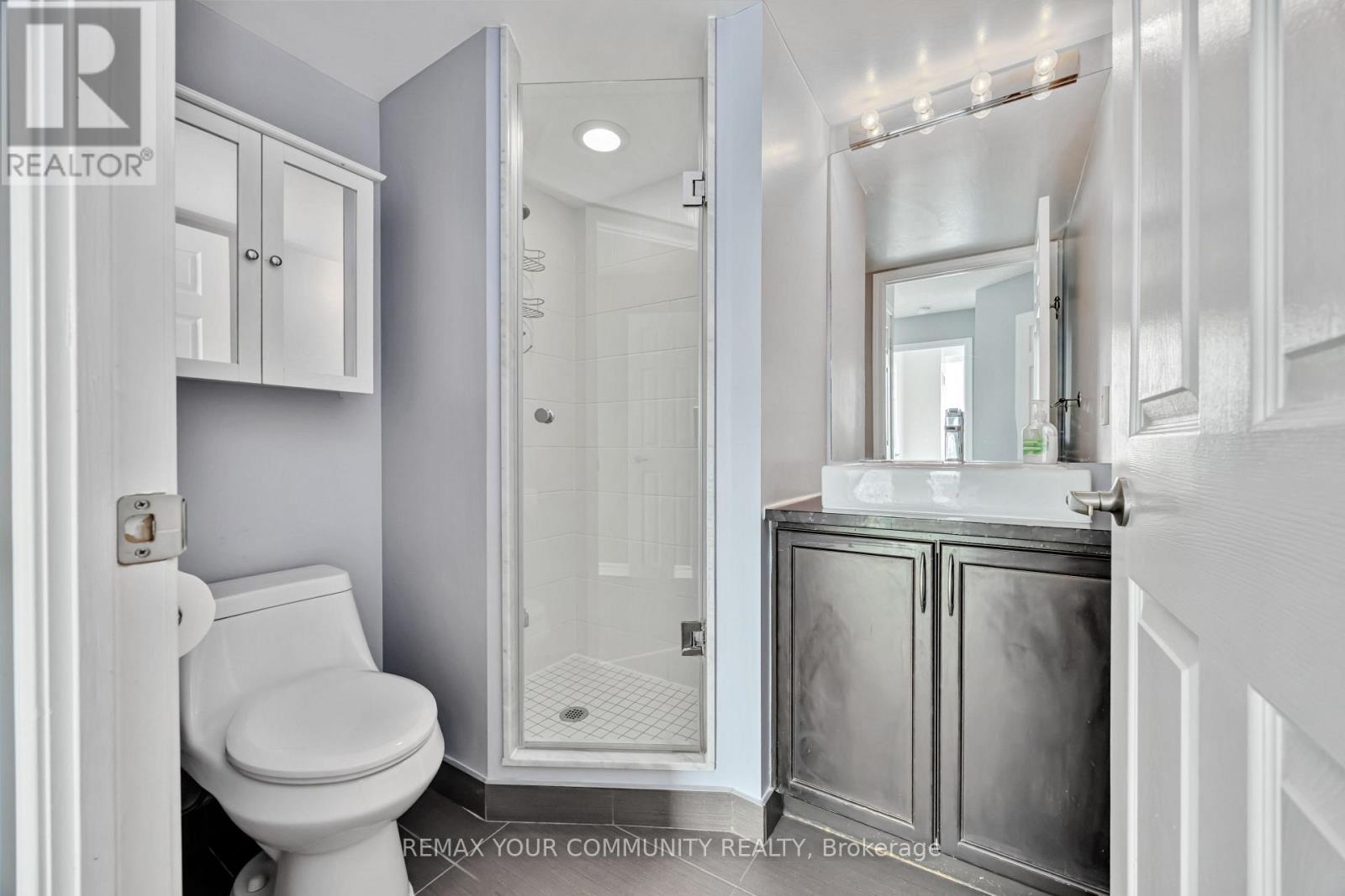 Ph2 - 19 Grand Trunk Crescent, Toronto, Ontario  M5J 3A3 - Photo 8 - C12947218