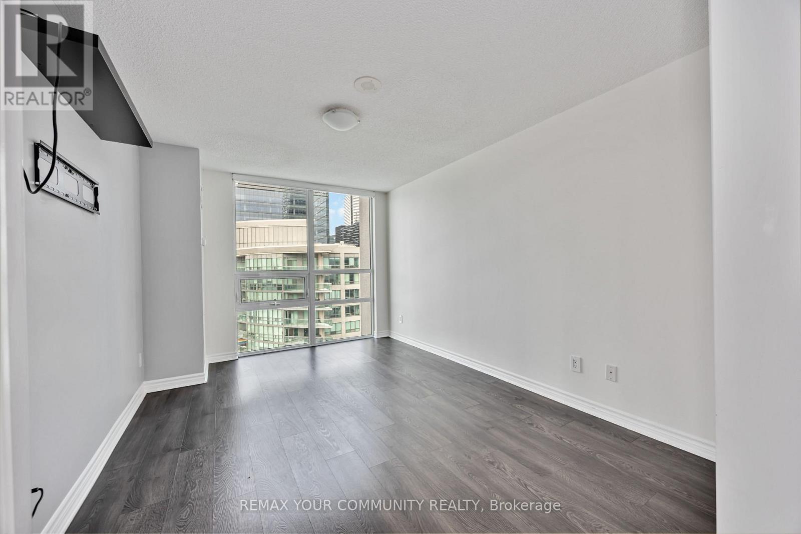 Ph2 - 19 Grand Trunk Crescent, Toronto, Ontario  M5J 3A3 - Photo 9 - C12947218