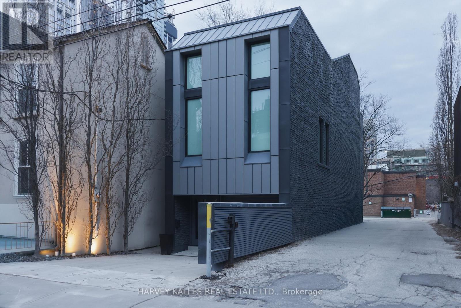 41 Berryman Street, Toronto, Ontario  M5R 1M7 - Photo 2 - C12947308