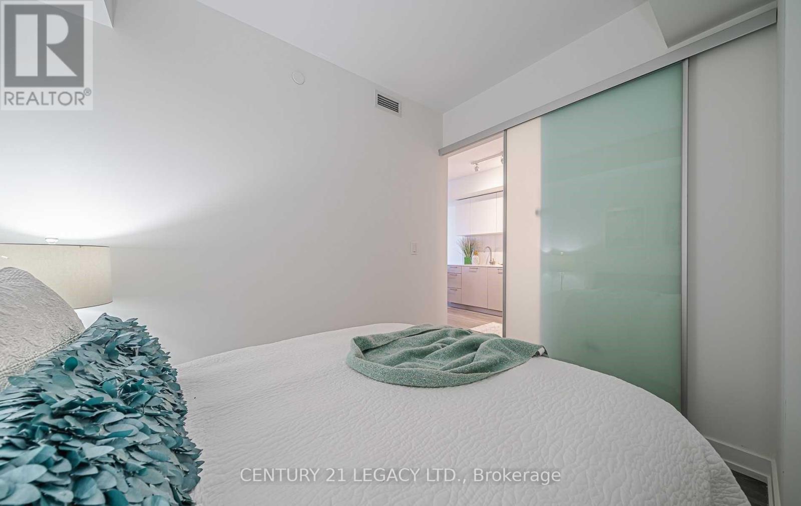 2302 - 19 Western Battery Road, Toronto, Ontario  M6K 0E3 - Photo 11 - C12947316