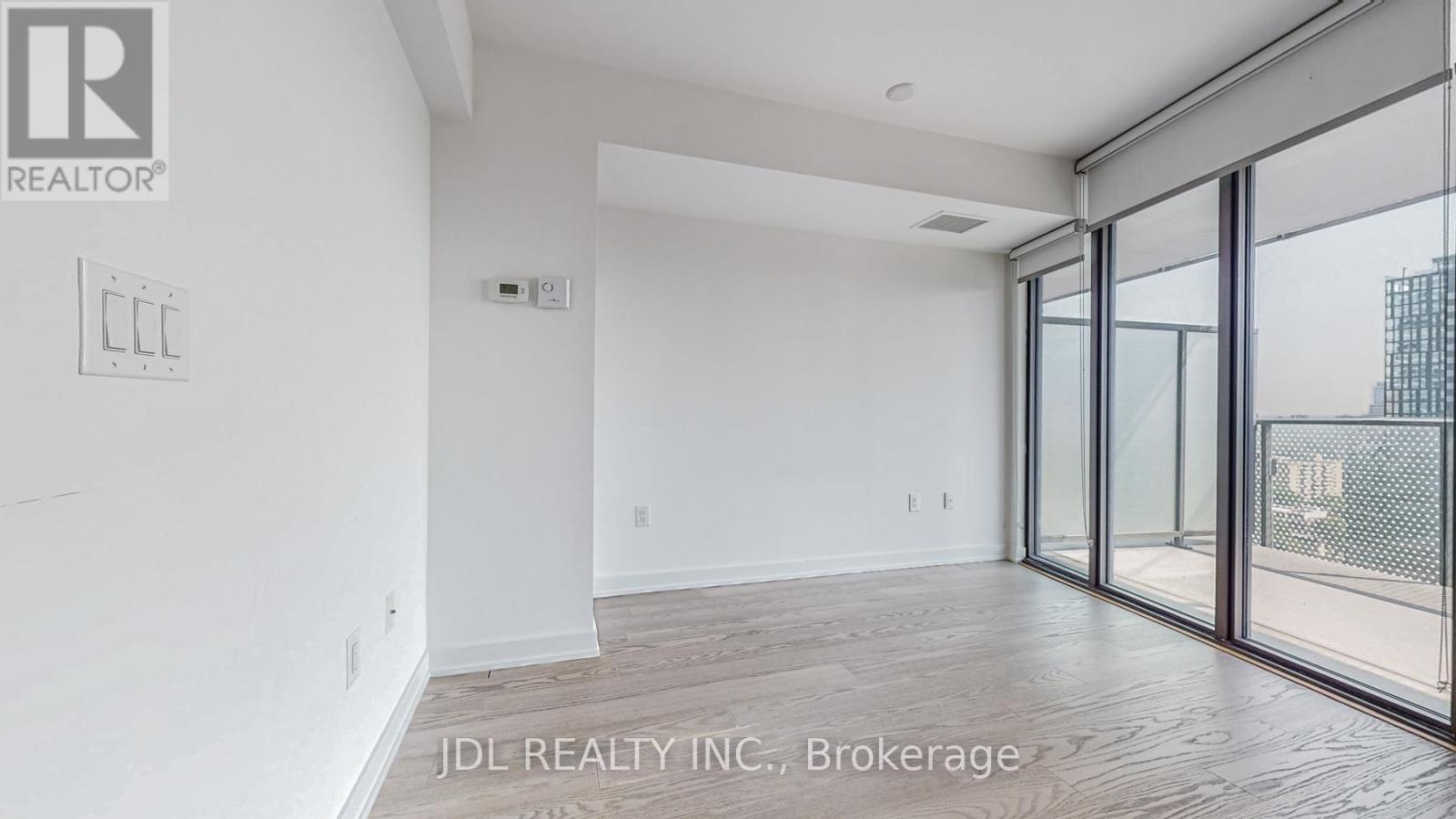 2212 - 11 Wellesley Street W, Toronto, Ontario  M4Y 0G4 - Photo 4 - C12947332
