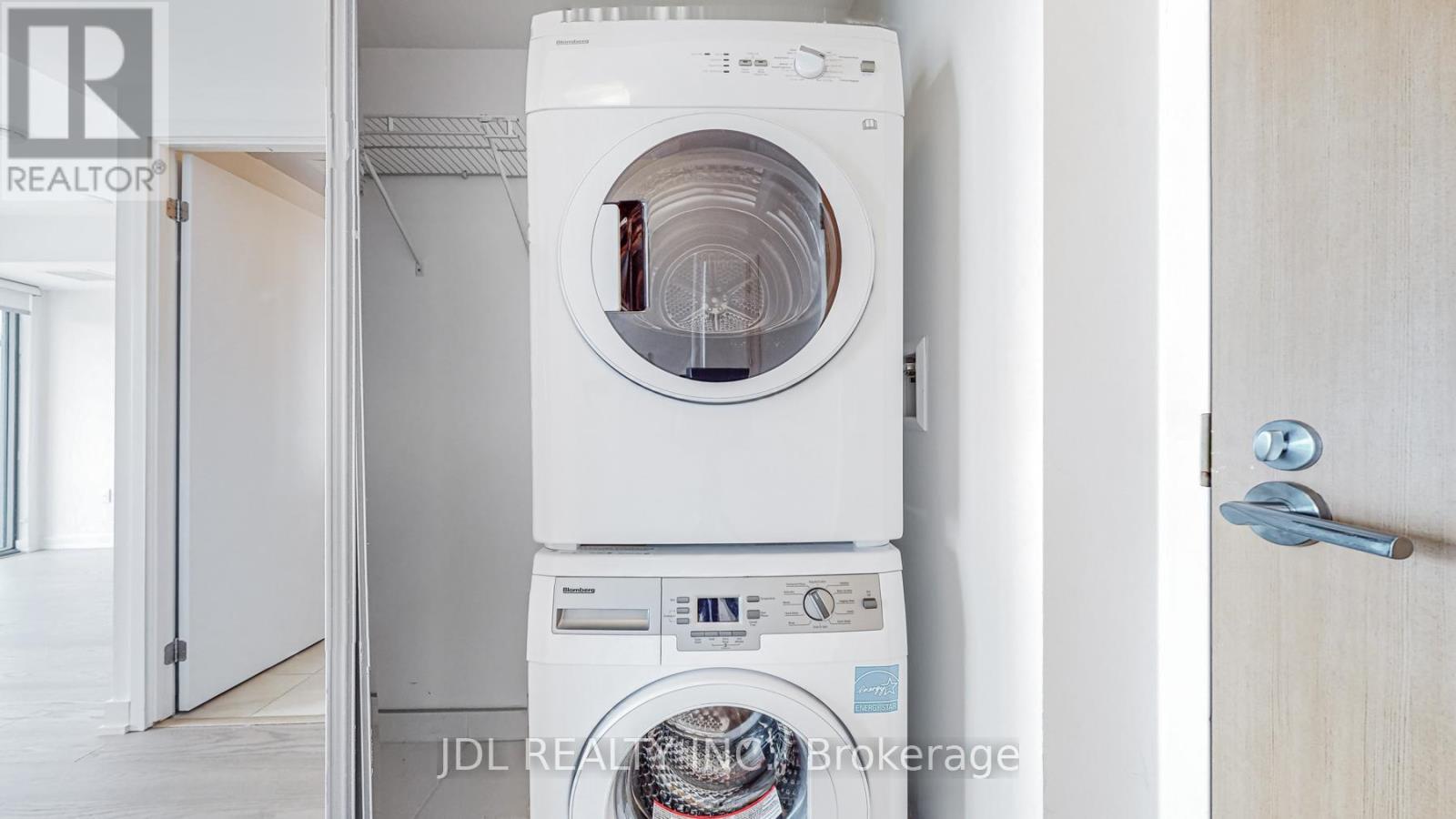 2212 - 11 Wellesley Street W, Toronto, Ontario  M4Y 0G4 - Photo 7 - C12947332