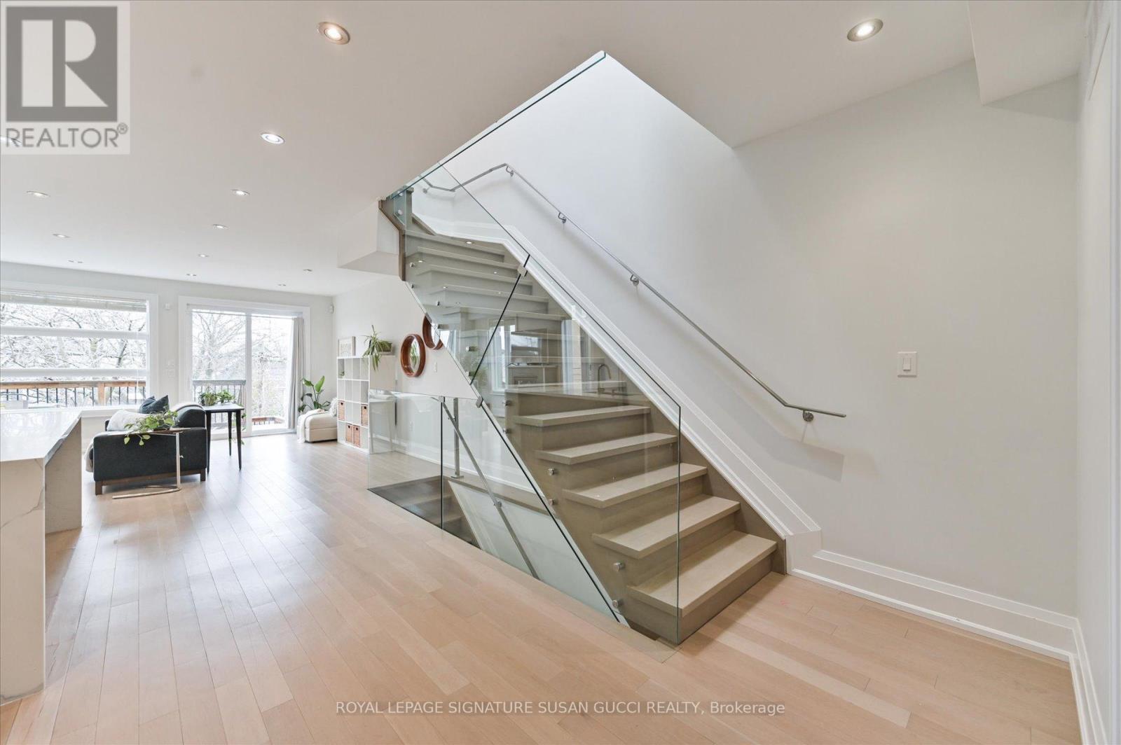 69 Holmstead Avenue, Toronto, Ontario  M4B 1T3 - Photo 25 - E12947070