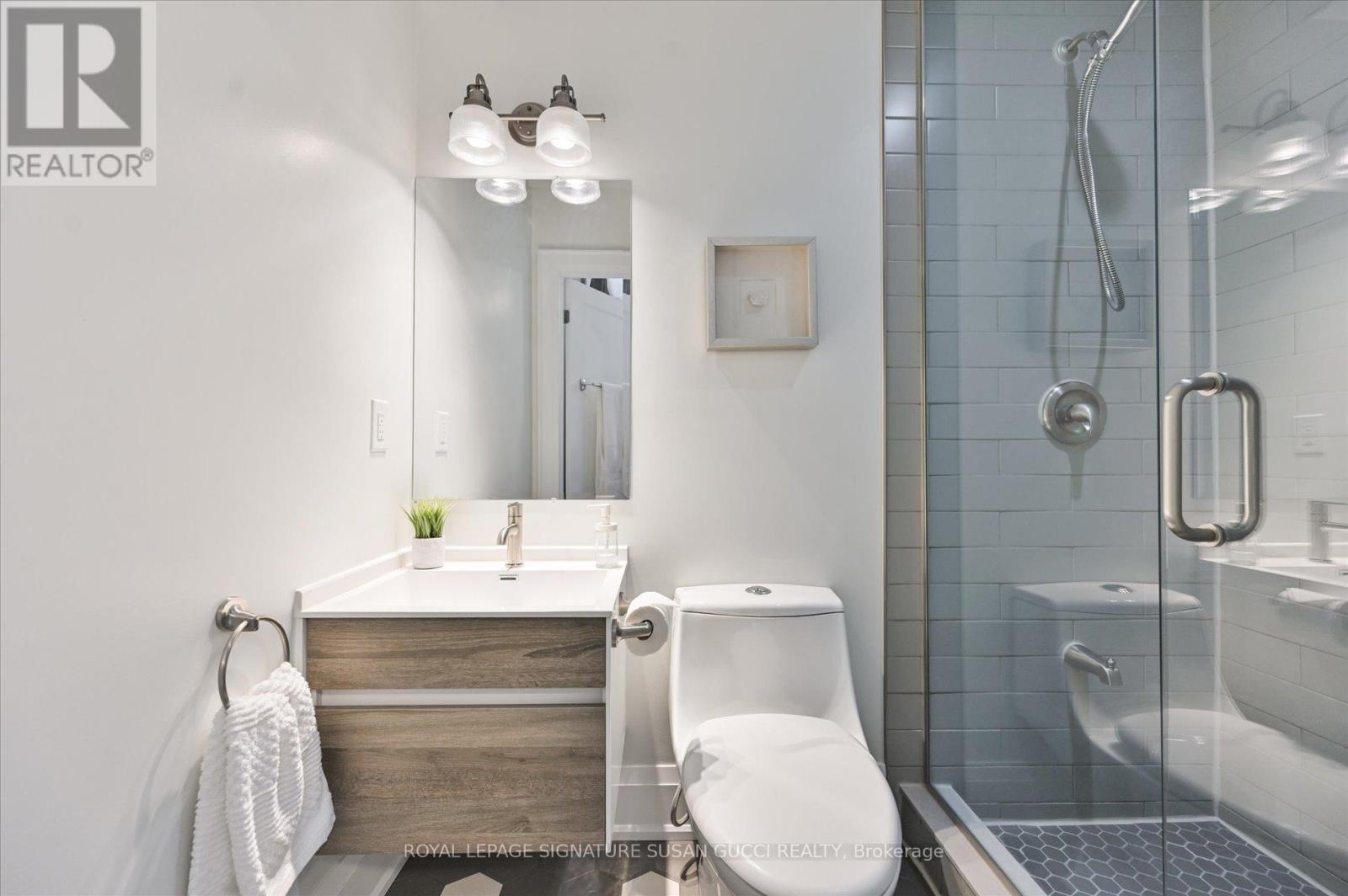 69 Holmstead Avenue, Toronto, Ontario  M4B 1T3 - Photo 33 - E12947070