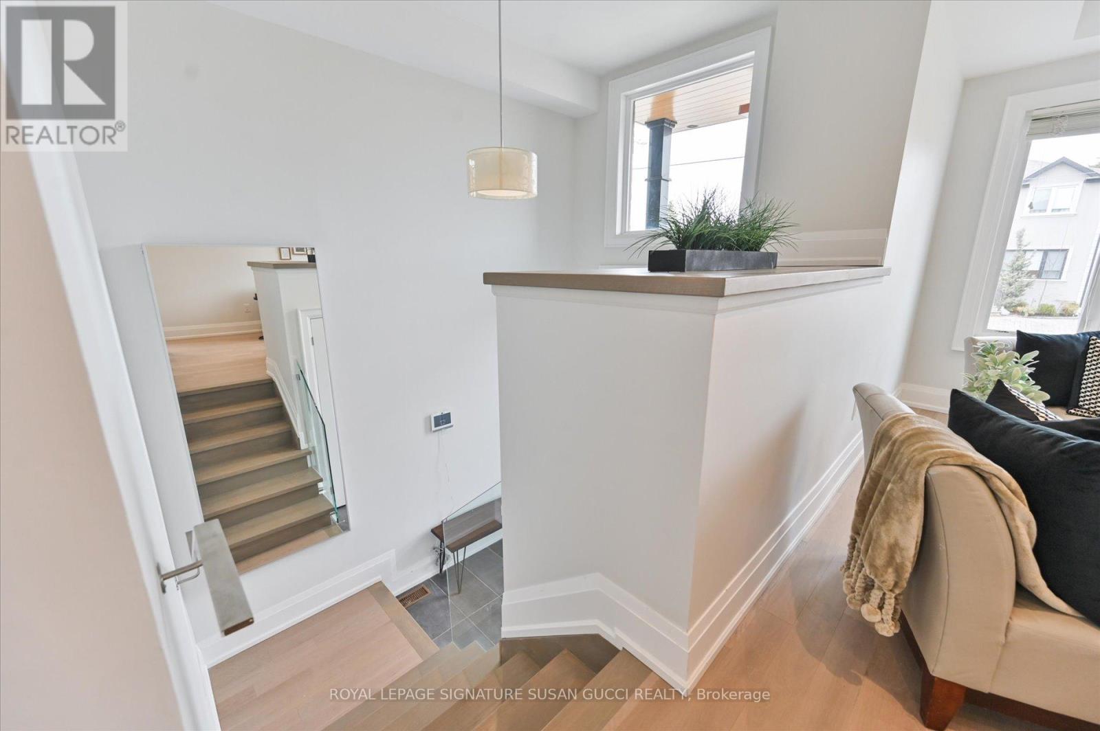 69 Holmstead Avenue, Toronto, Ontario  M4B 1T3 - Photo 5 - E12947070