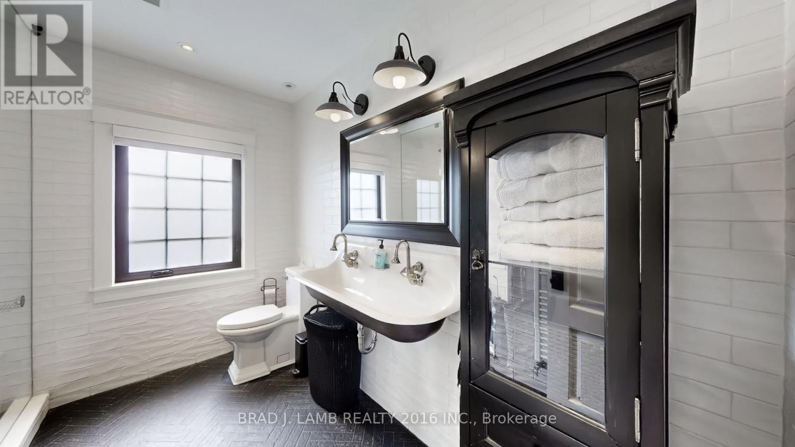 111 Woodbine Avenue, Toronto, Ontario  M4L 3P1 - Photo 11 - E12947180