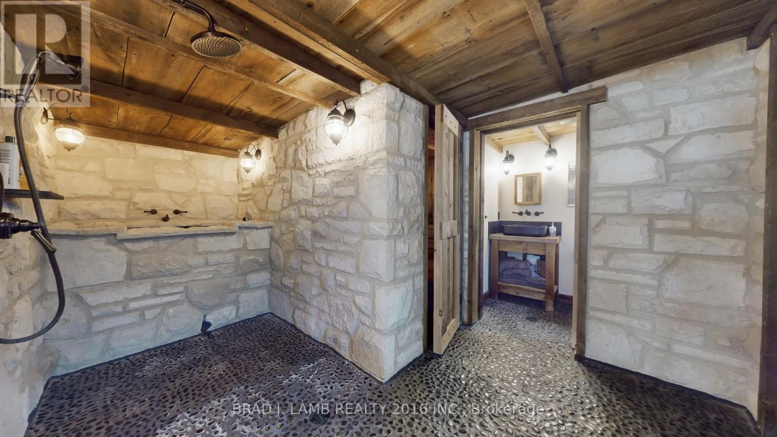 111 Woodbine Avenue, Toronto, Ontario  M4L 3P1 - Photo 18 - E12947180