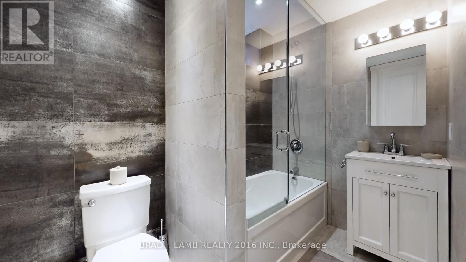 111 Woodbine Avenue, Toronto, Ontario  M4L 3P1 - Photo 22 - E12947180