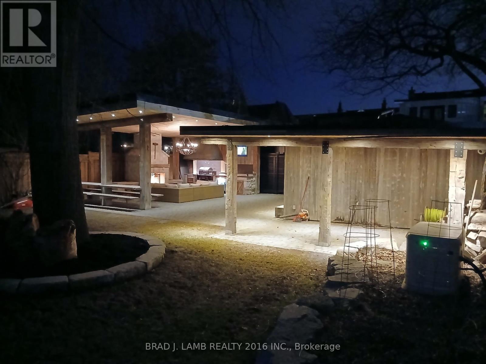 111 Woodbine Avenue, Toronto, Ontario  M4L 3P1 - Photo 23 - E12947180