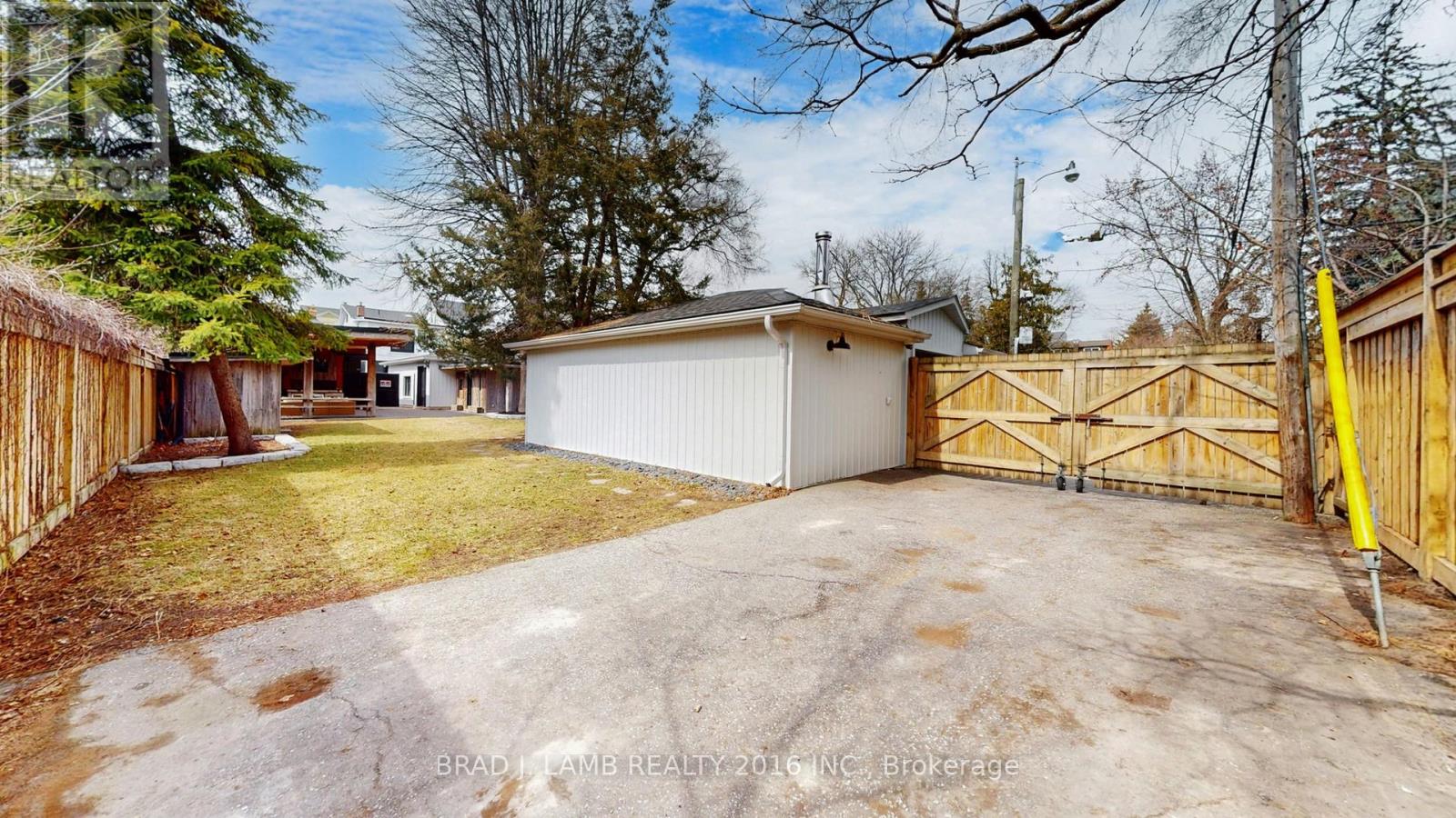 111 Woodbine Avenue, Toronto, Ontario  M4L 3P1 - Photo 25 - E12947180