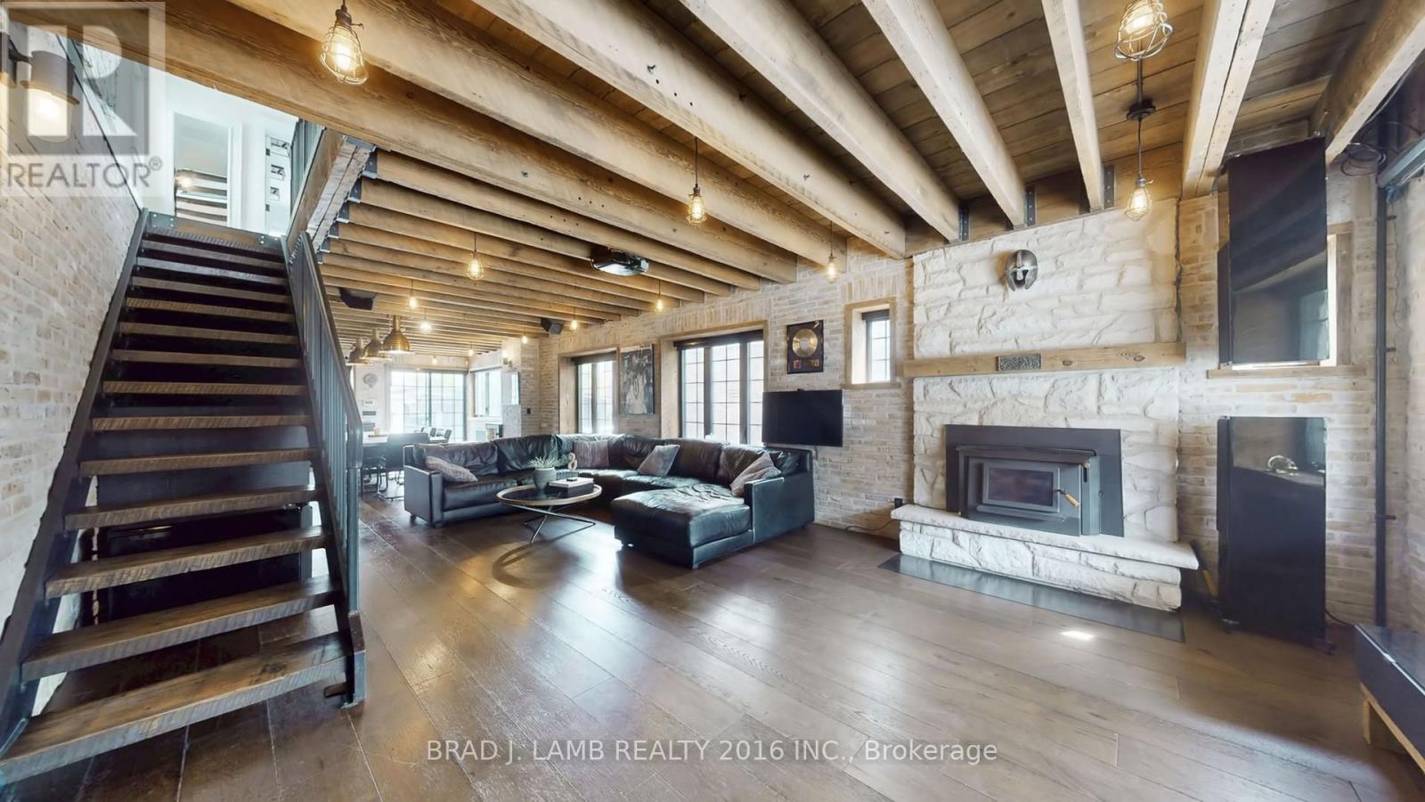 111 Woodbine Avenue, Toronto, Ontario  M4L 3P1 - Photo 4 - E12947180