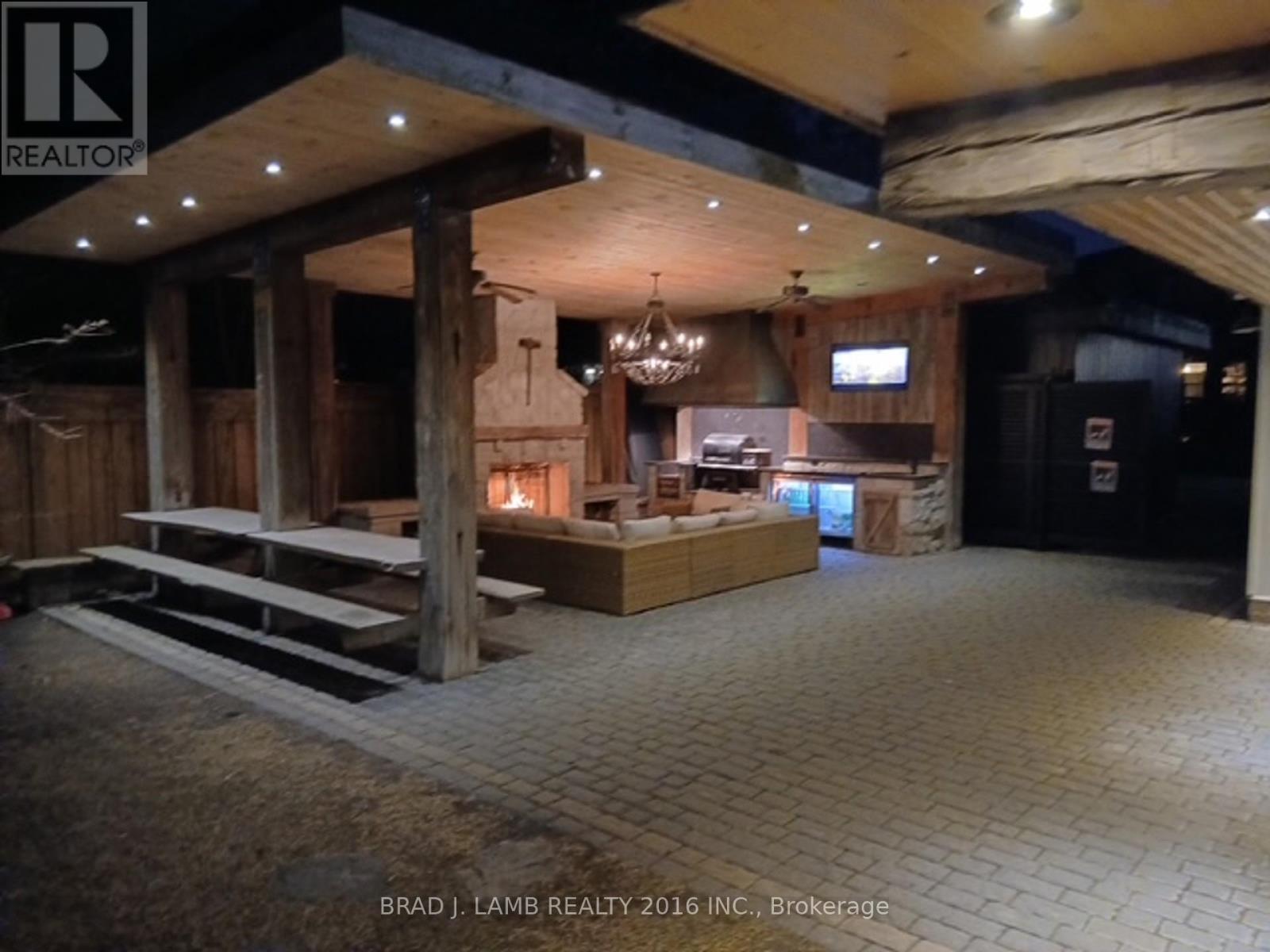 111 Woodbine Avenue, Toronto, Ontario  M4L 3P1 - Photo 5 - E12947180