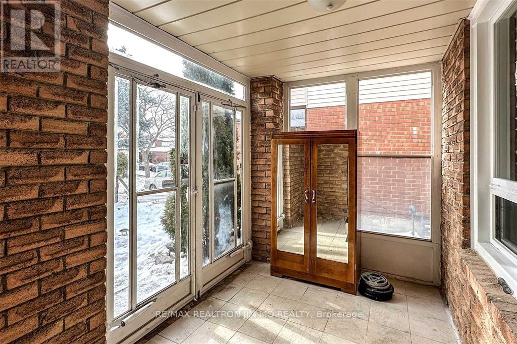 34 Ponymill Drive, Toronto, Ontario  M1V 2Y1 - Photo 3 - E12947254