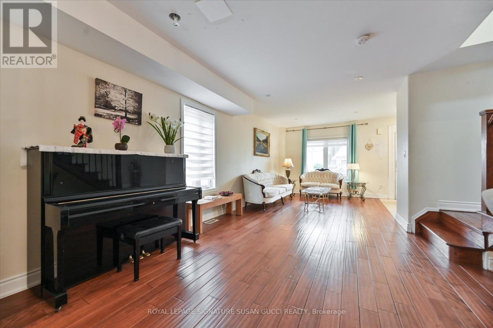 838 Sammon Avenue, Toronto, Ontario  M4C 2E8 - Photo 10 - E12947298