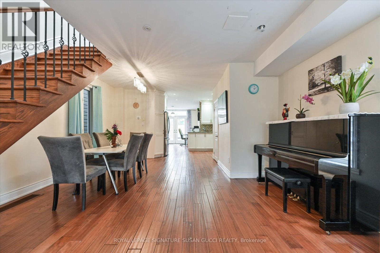 838 Sammon Avenue, Toronto, Ontario  M4C 2E8 - Photo 11 - E12947298