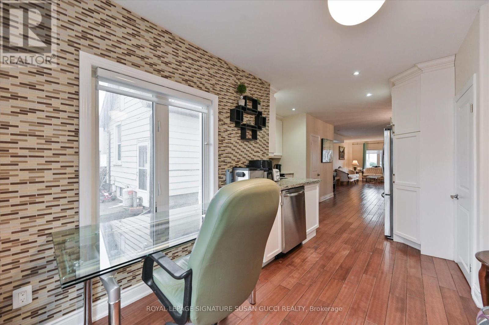 838 Sammon Avenue, Toronto, Ontario  M4C 2E8 - Photo 18 - E12947298