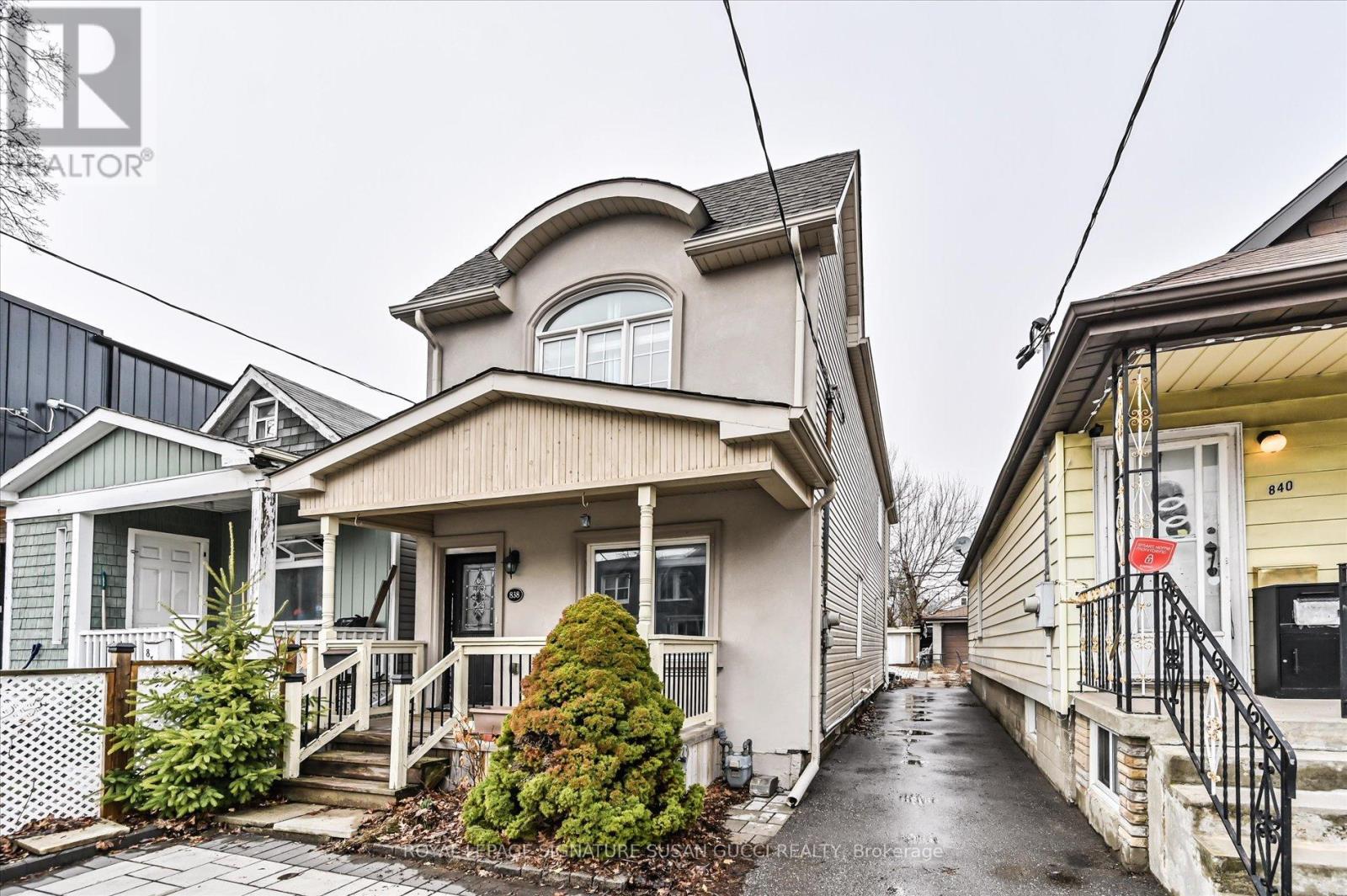 838 Sammon Avenue, Toronto, Ontario  M4C 2E8 - Photo 3 - E12947298