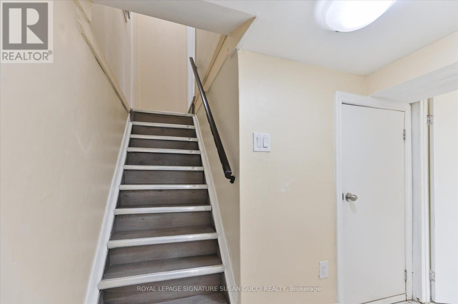 838 Sammon Avenue, Toronto, Ontario  M4C 2E8 - Photo 31 - E12947298