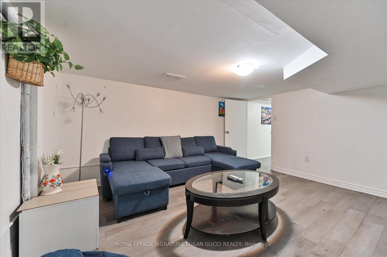 838 Sammon Avenue, Toronto, Ontario  M4C 2E8 - Photo 35 - E12947298