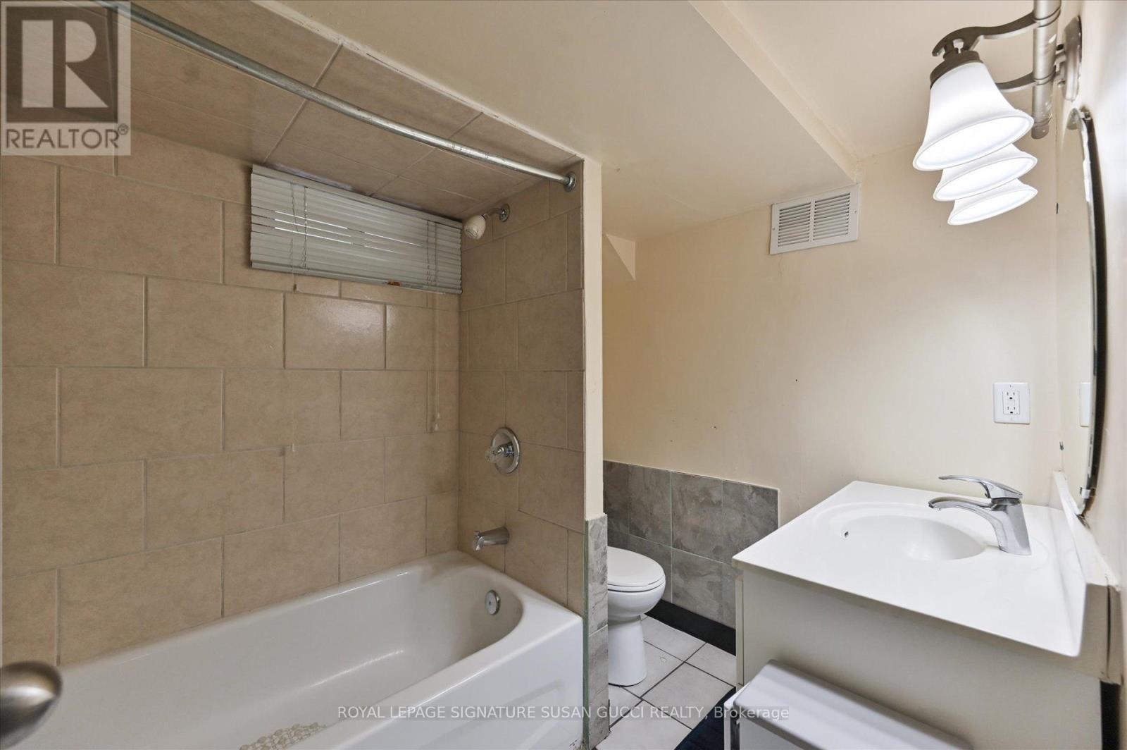 838 Sammon Avenue, Toronto, Ontario  M4C 2E8 - Photo 36 - E12947298