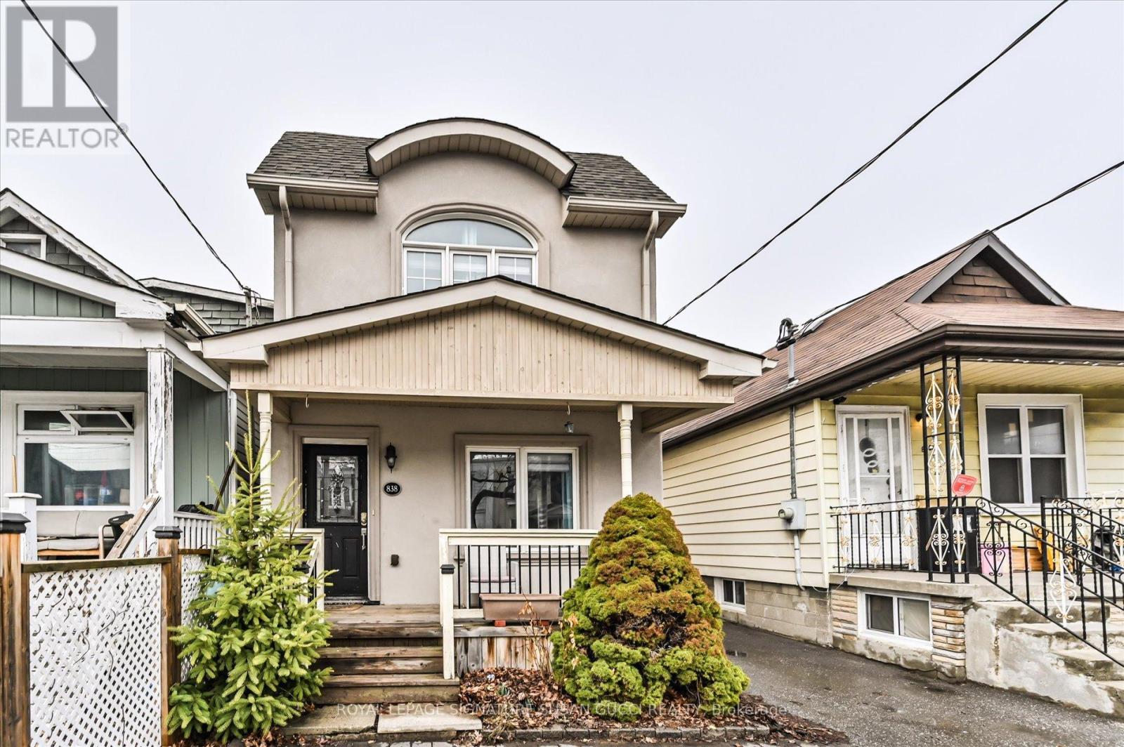 838 Sammon Avenue, Toronto, Ontario  M4C 2E8 - Photo 4 - E12947298