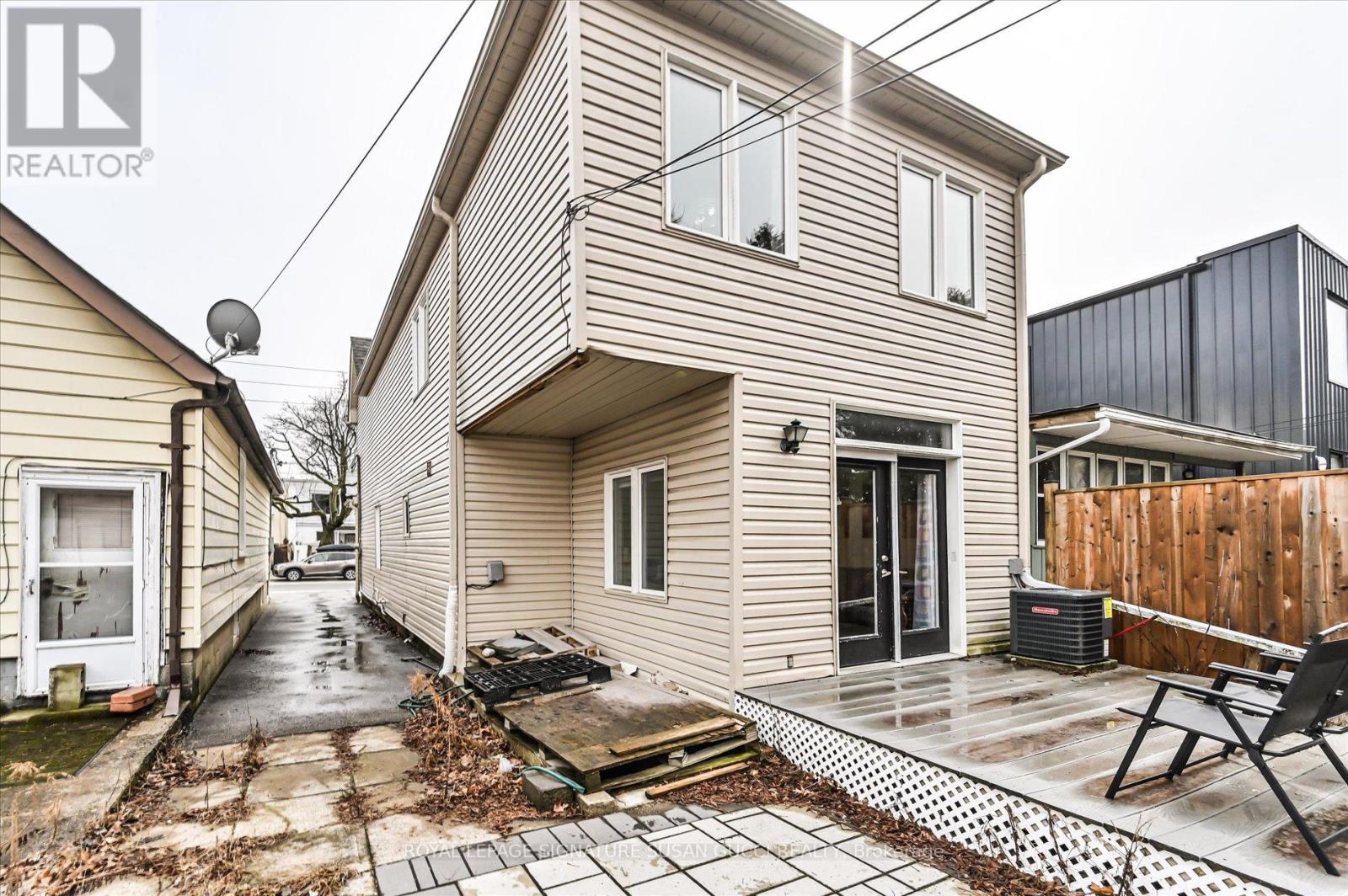 838 Sammon Avenue, Toronto, Ontario  M4C 2E8 - Photo 41 - E12947298