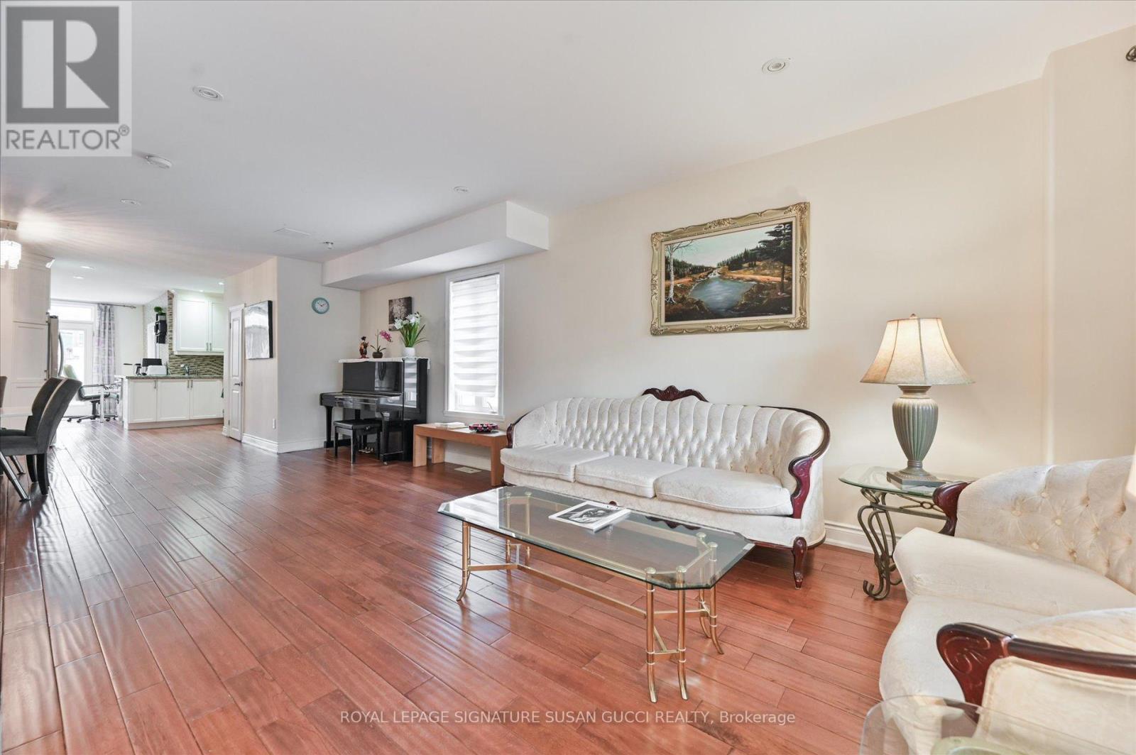 838 Sammon Avenue, Toronto, Ontario  M4C 2E8 - Photo 7 - E12947298