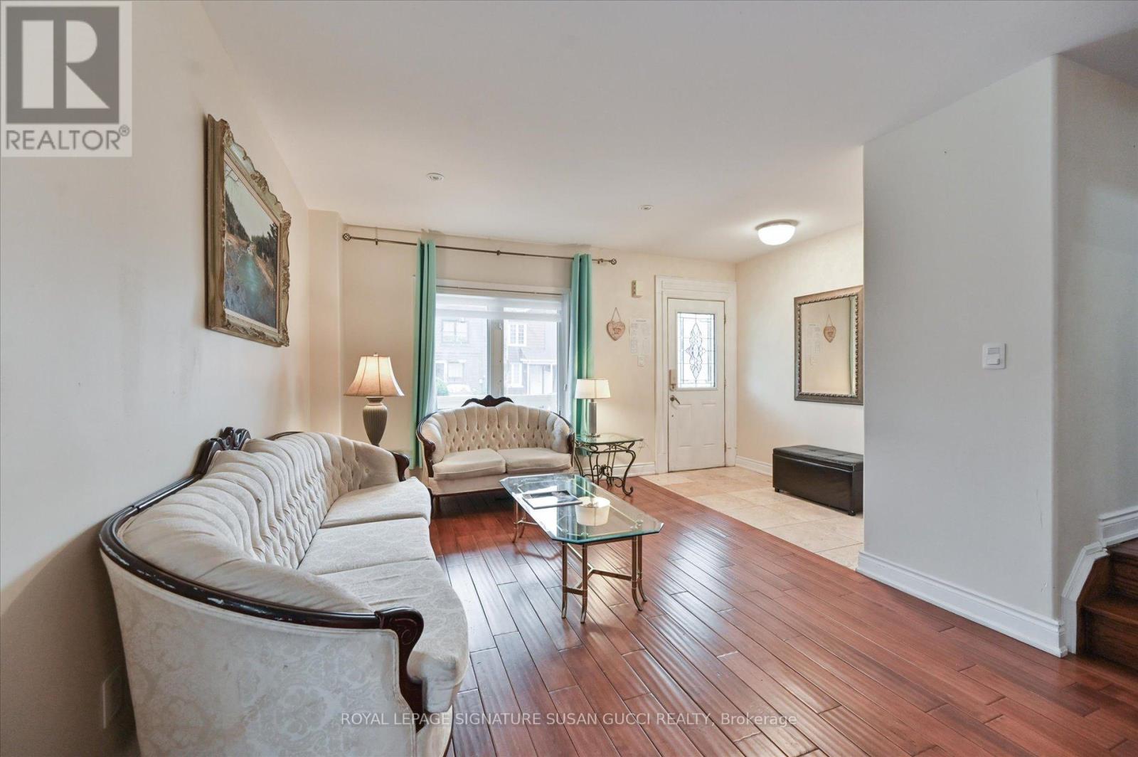 838 Sammon Avenue, Toronto, Ontario  M4C 2E8 - Photo 8 - E12947298