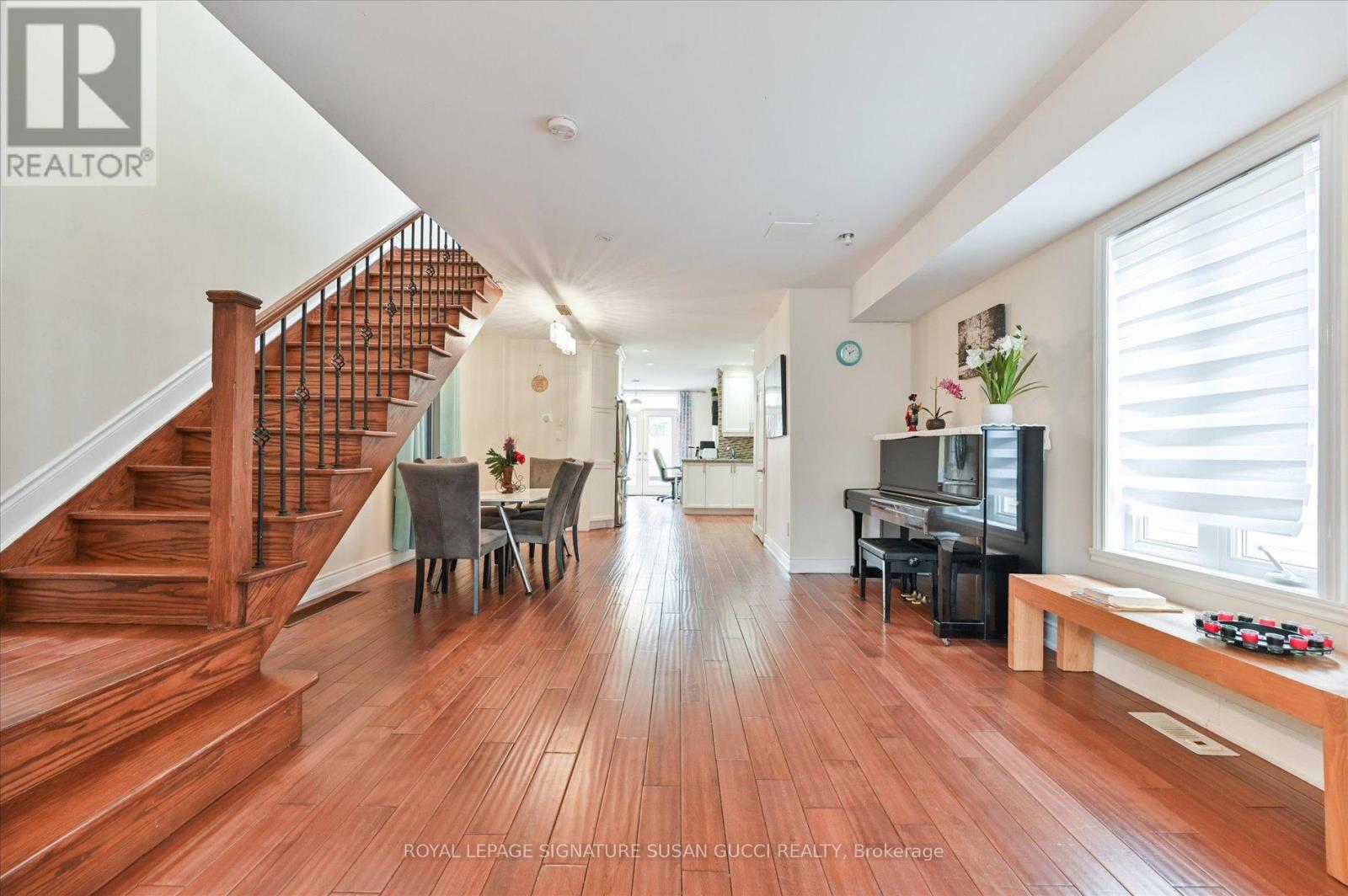 838 Sammon Avenue, Toronto, Ontario  M4C 2E8 - Photo 9 - E12947298