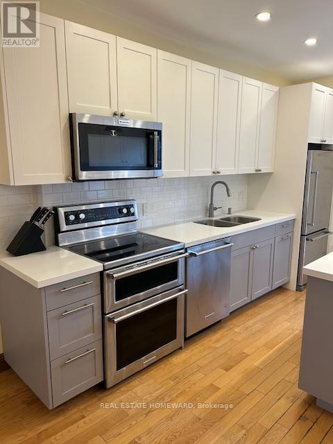 240 Lee Avenue, Toronto, Ontario  M4E 2P5 - Photo 4 - E12947326