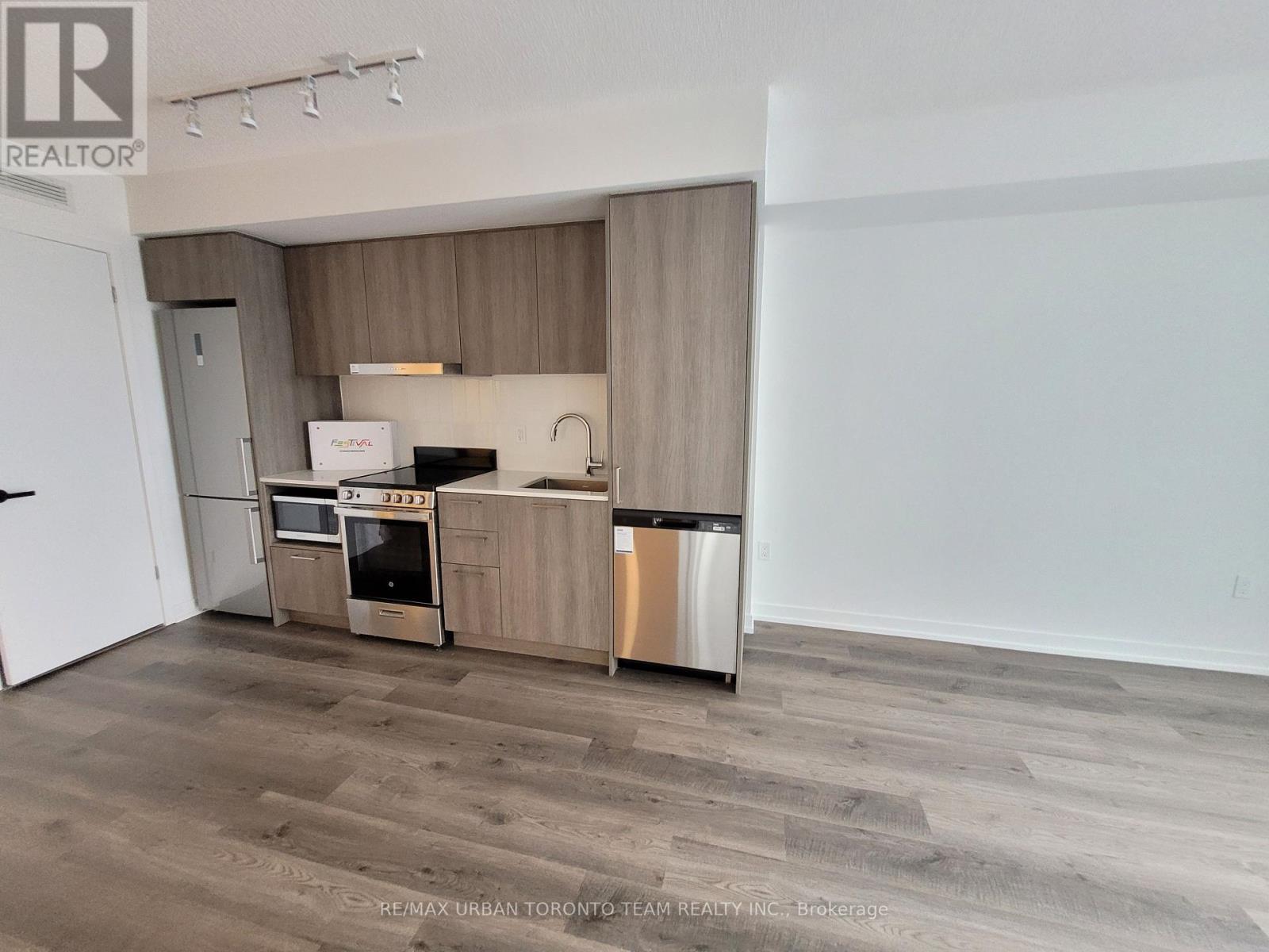 2710 - 195 Commerce Street, Vaughan, Ontario  L4K 0P9 - Photo 3 - N12947178