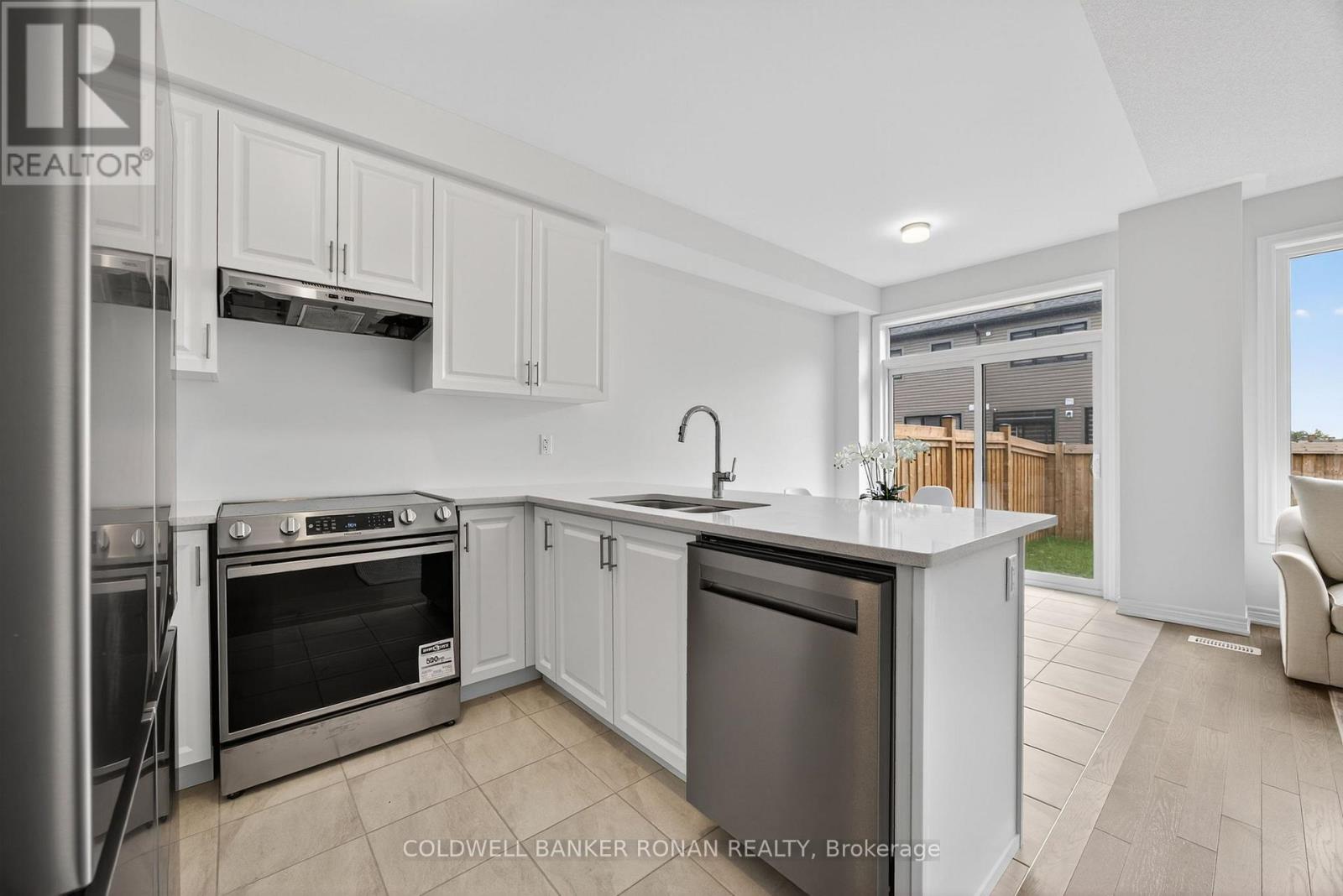 29 Milady Crescent, Barrie, Ontario  L9J 0X3 - Photo 10 - S12947066