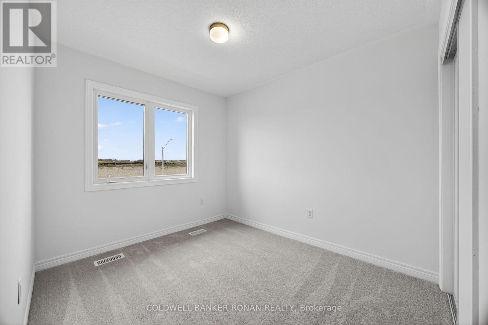 29 Milady Crescent, Barrie, Ontario  L9J 0X3 - Photo 27 - S12947066