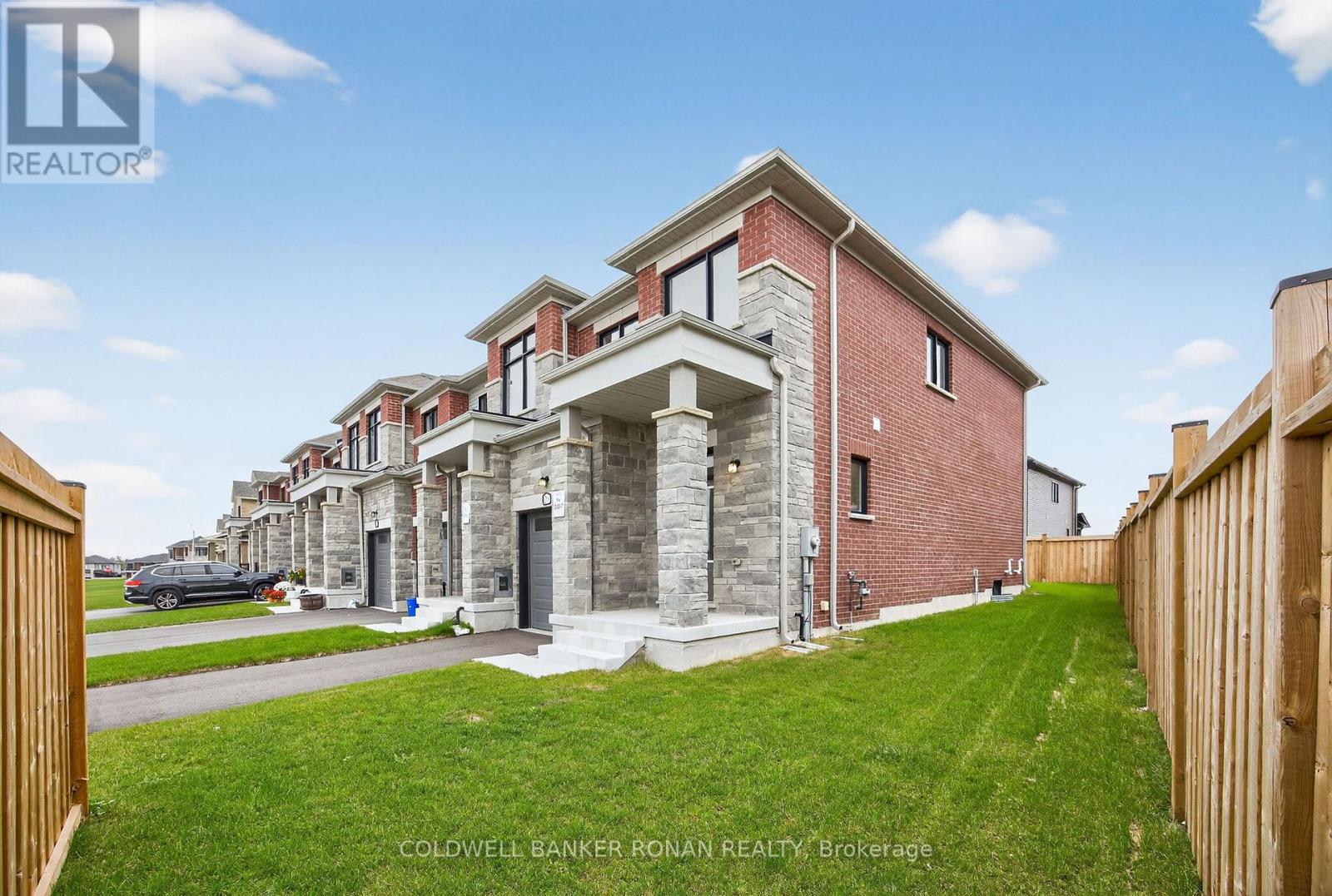 29 Milady Crescent, Barrie, Ontario  L9J 0X3 - Photo 4 - S12947066