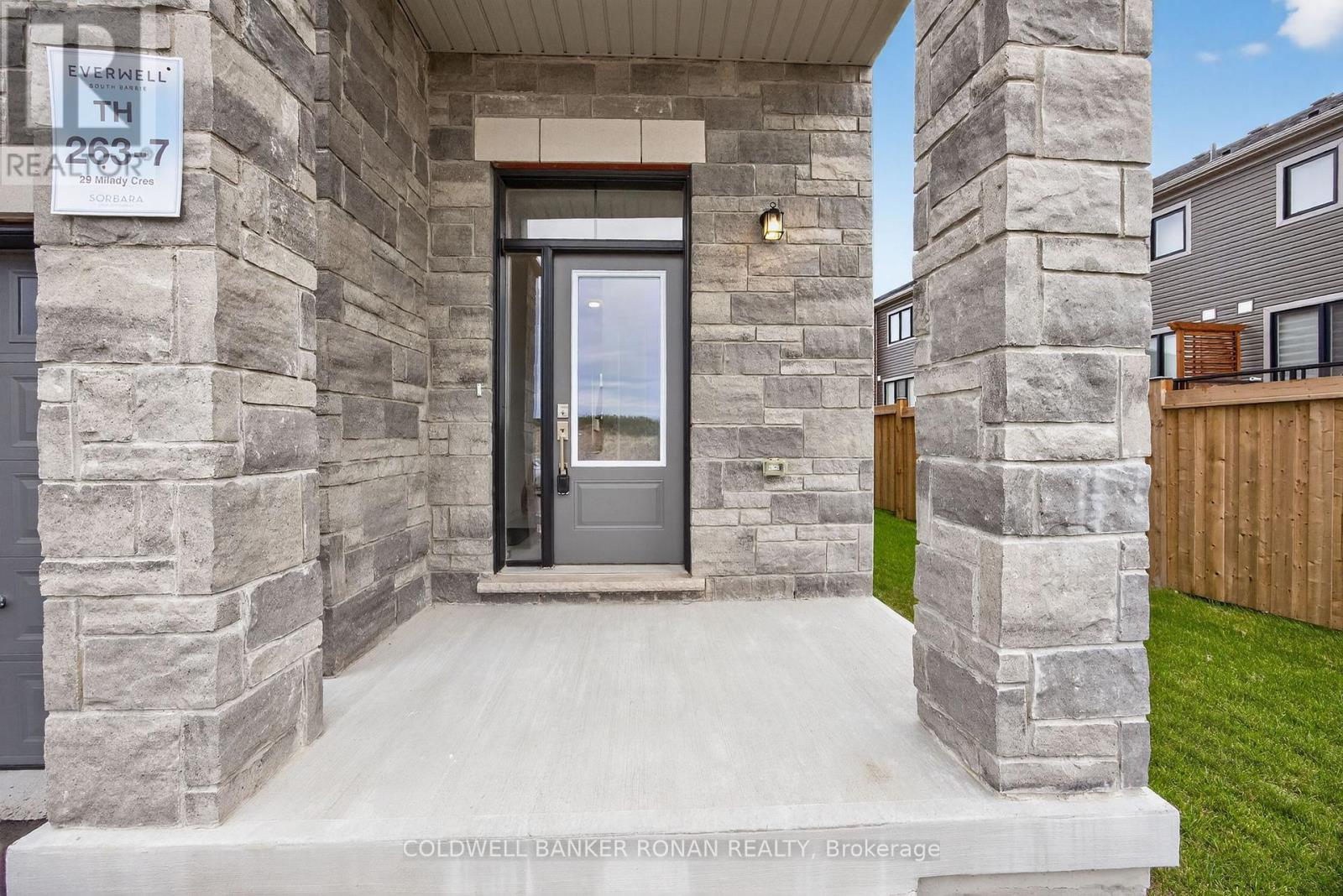 29 Milady Crescent, Barrie, Ontario  L9J 0X3 - Photo 5 - S12947066