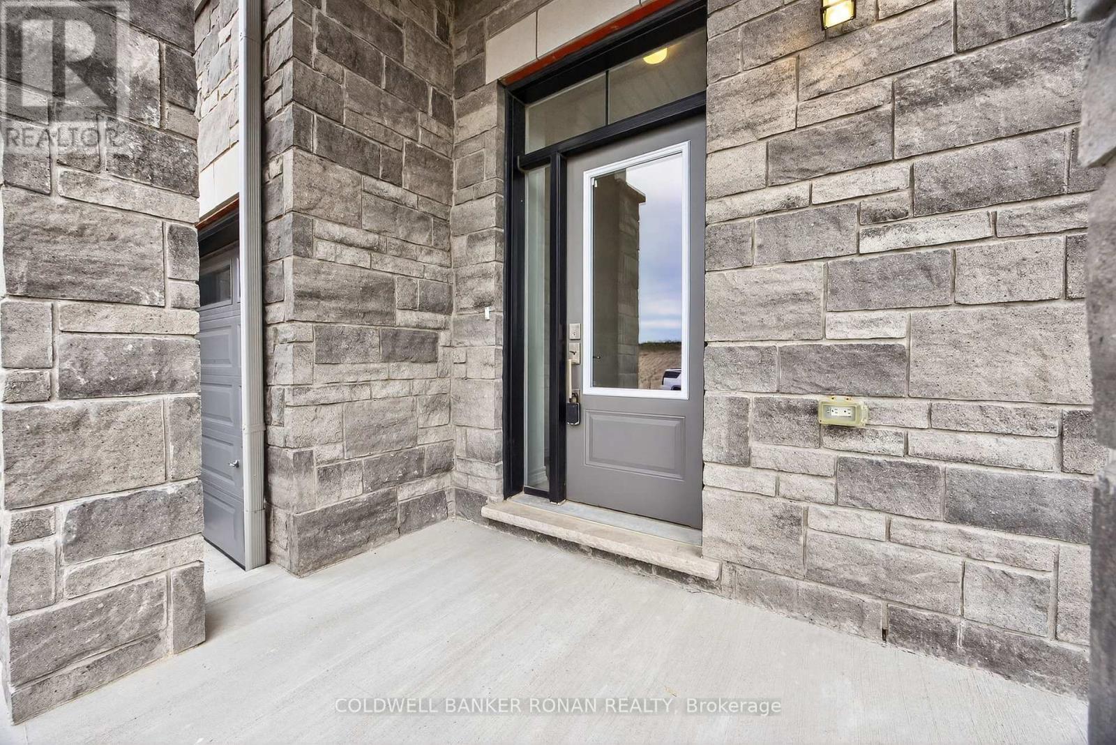 29 Milady Crescent, Barrie, Ontario  L9J 0X3 - Photo 6 - S12947066