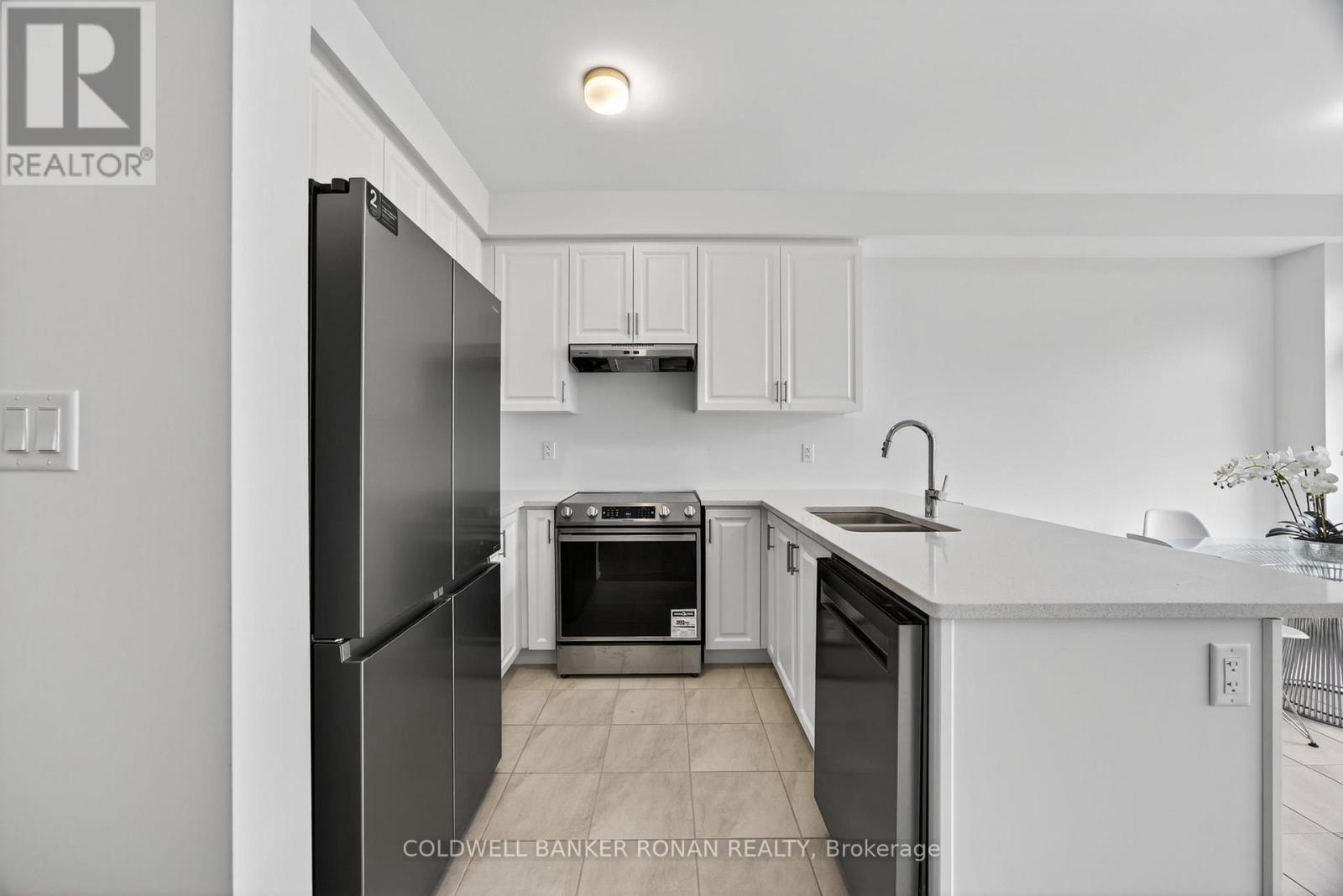 29 Milady Crescent, Barrie, Ontario  L9J 0X3 - Photo 9 - S12947066