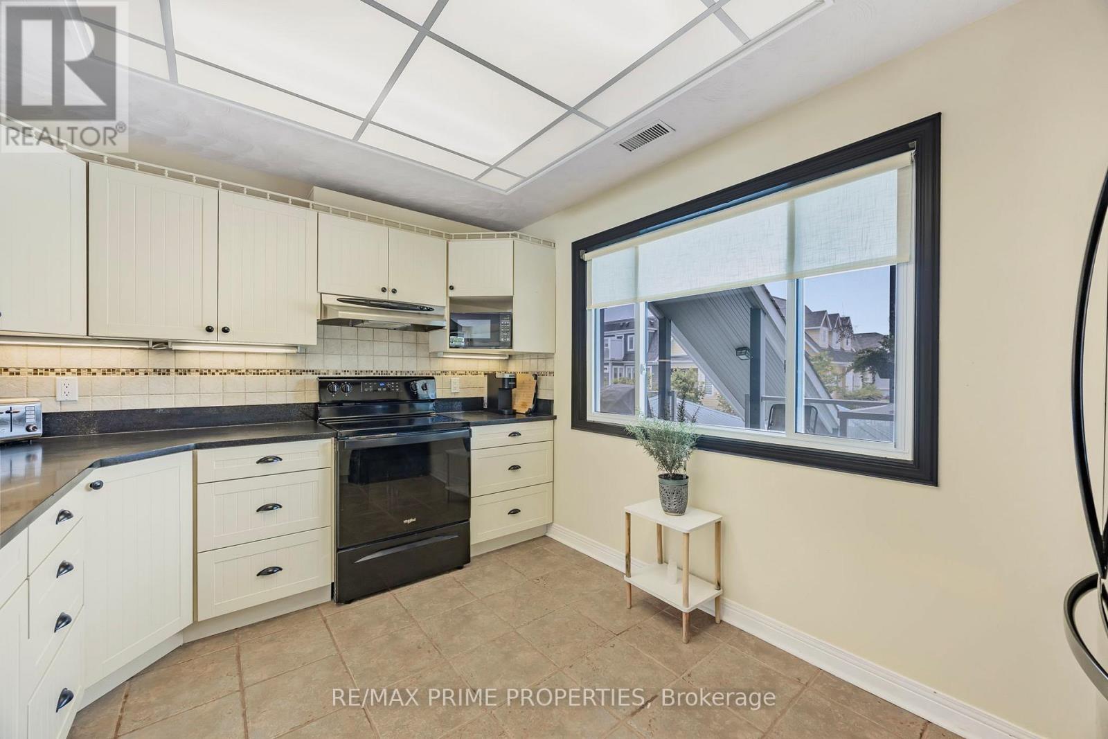 201 - 585 Atherley Road, Orillia, Ontario  L3V 7L5 - Photo 14 - S12947260