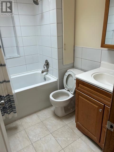 240 Lee Avenue, Toronto, Ontario  M4E 2P5 - Photo 7 - E12947326