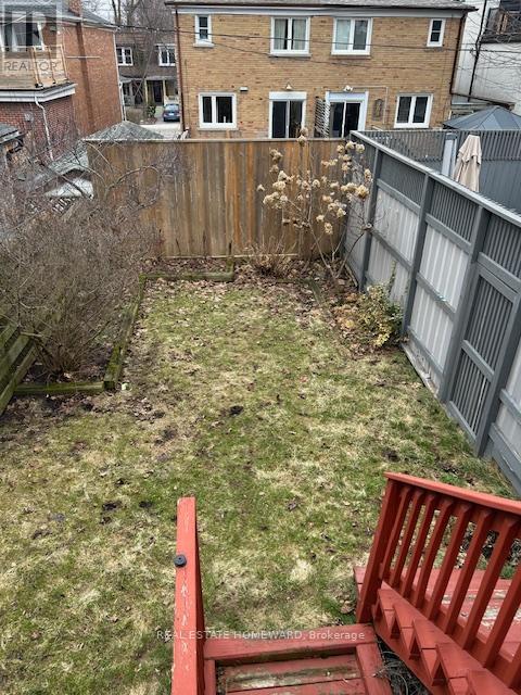 240 Lee Avenue, Toronto, Ontario  M4E 2P5 - Photo 10 - E12947326