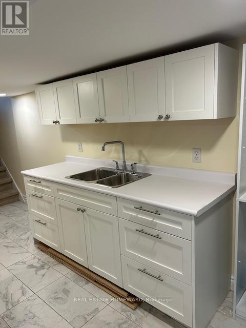 240 Lee Avenue, Toronto, Ontario  M4E 2P5 - Photo 11 - E12947326