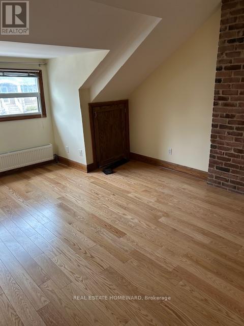 240 Lee Avenue, Toronto, Ontario  M4E 2P5 - Photo 6 - E12947326