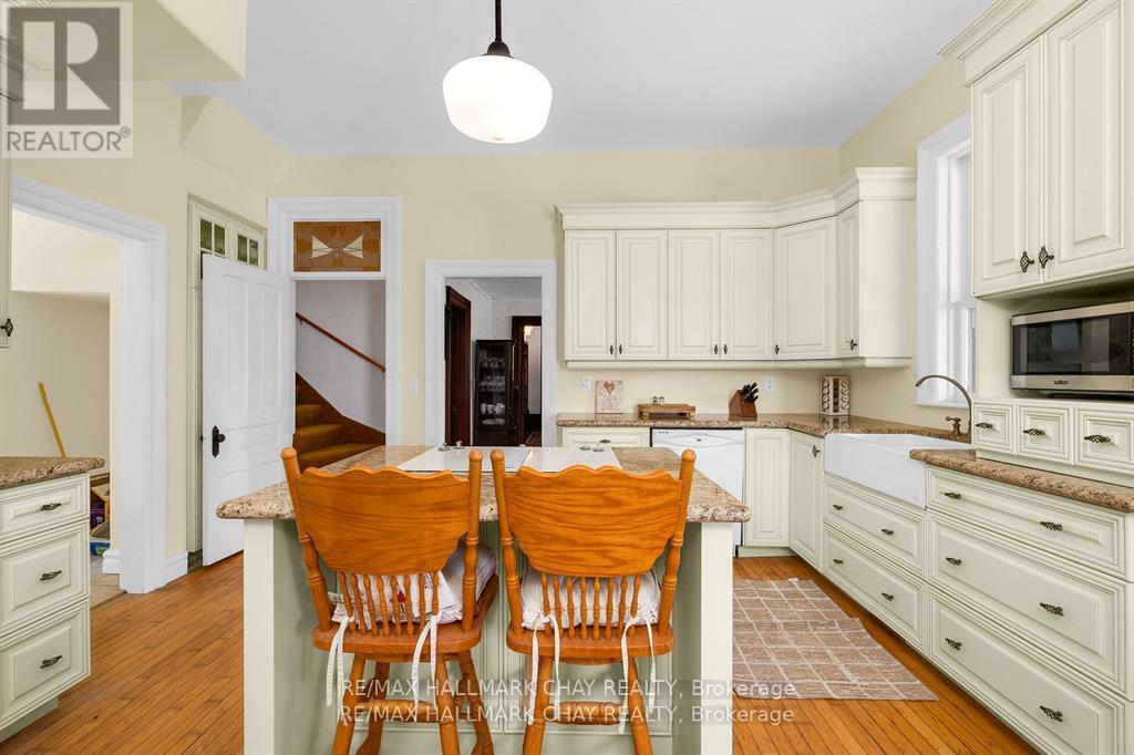 1407 Flos 8 Road W, Springwater, Ontario  L0L 1P0 - Photo 10 - S12838102