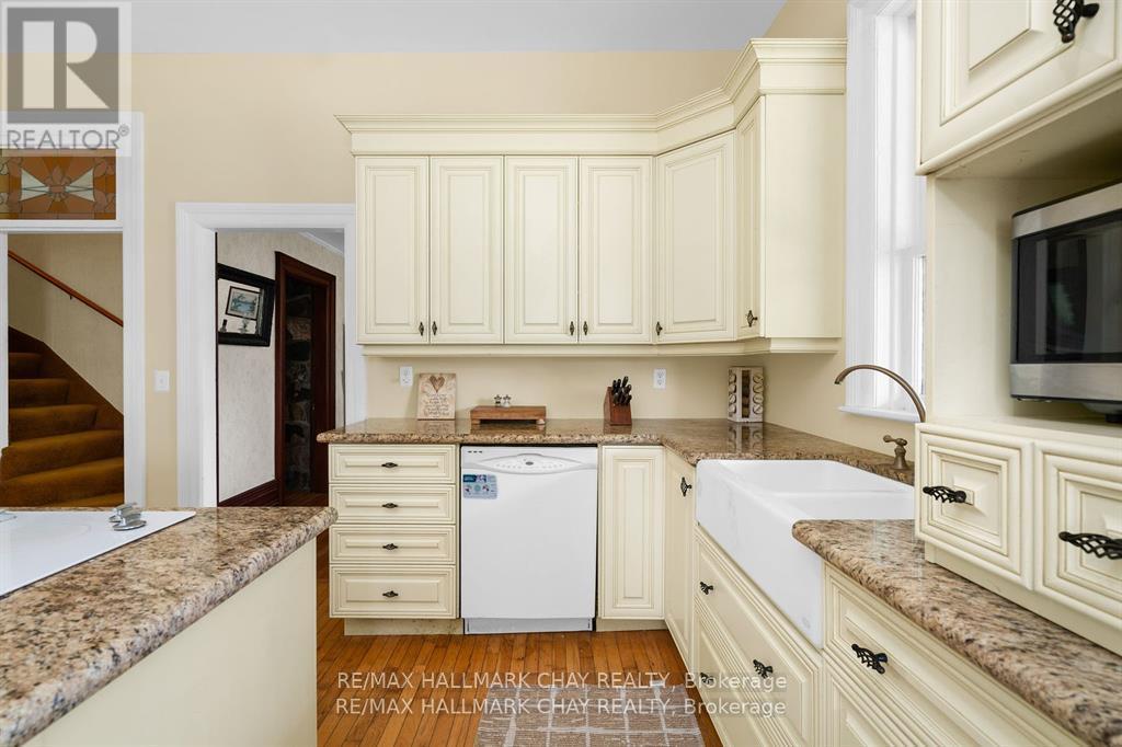 1407 Flos 8 Road W, Springwater, Ontario  L0L 1P0 - Photo 11 - S12838102