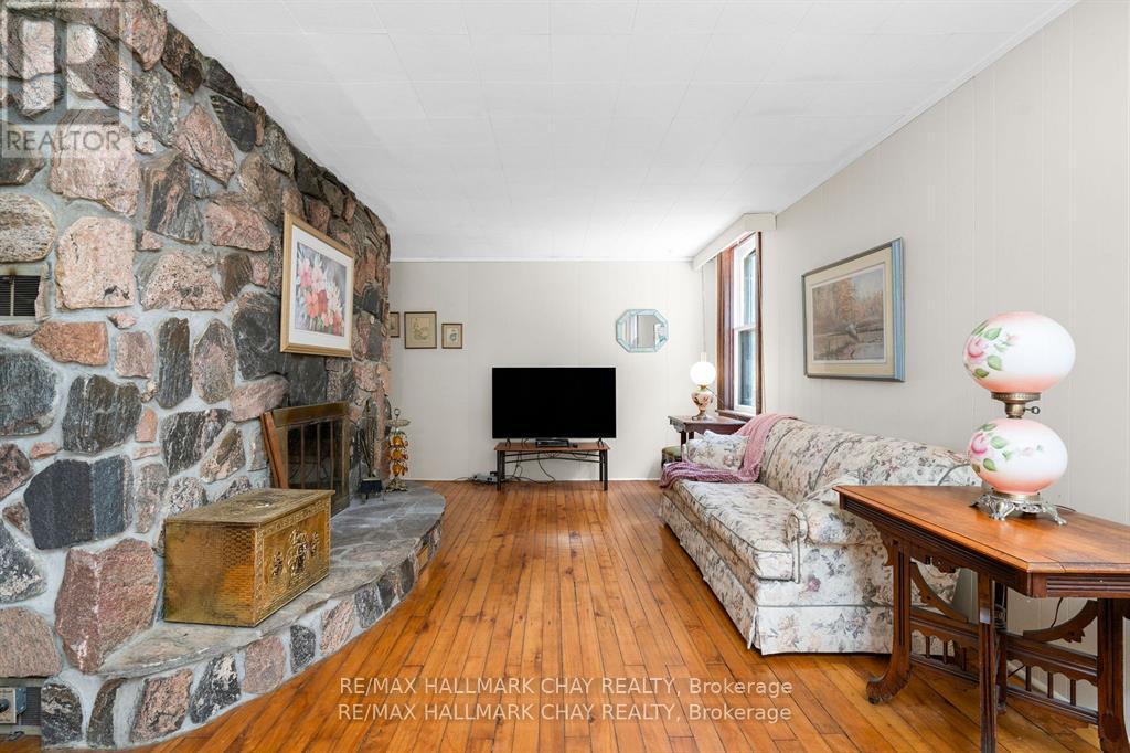 1407 Flos 8 Road W, Springwater, Ontario  L0L 1P0 - Photo 9 - S12838102