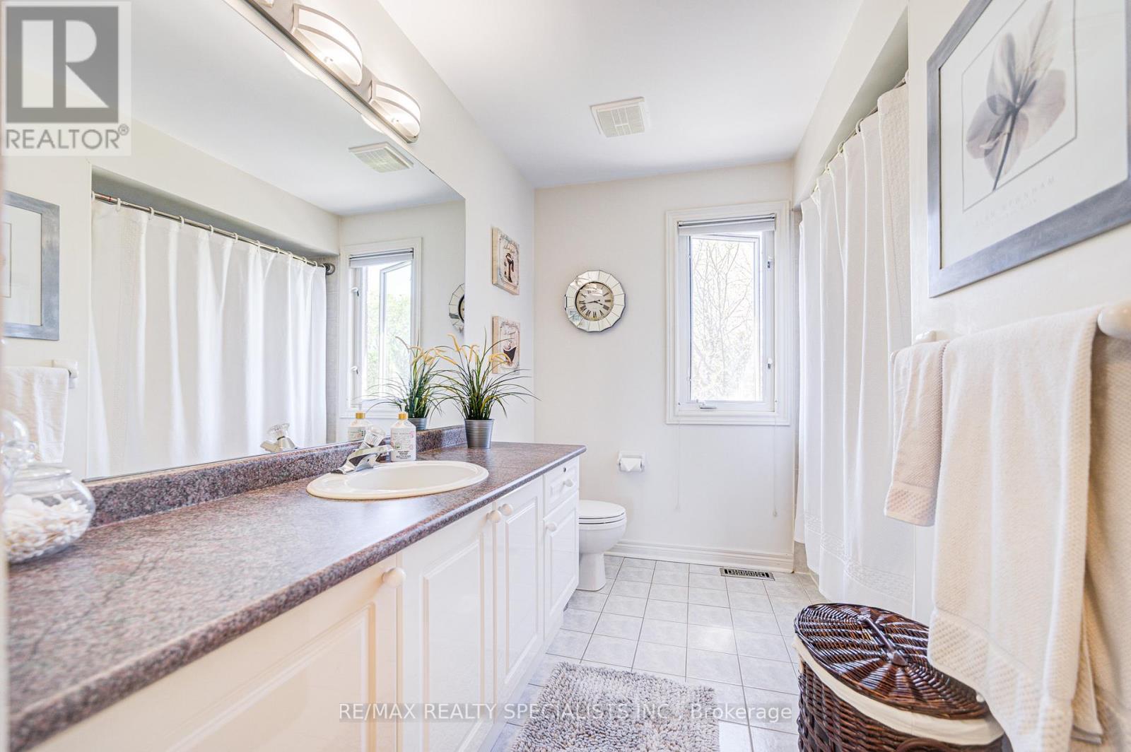 11 Bridlewood Boulevard, Halton Hills, Ontario  L0P 1H0 - Photo 33 - W12939078