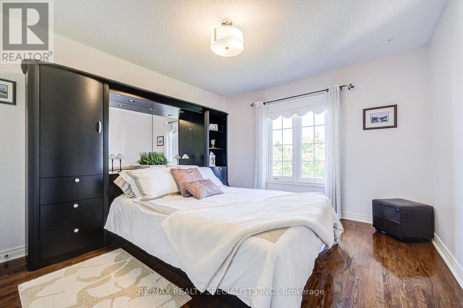 11 Bridlewood Boulevard, Halton Hills, Ontario  L0P 1H0 - Photo 34 - W12939078