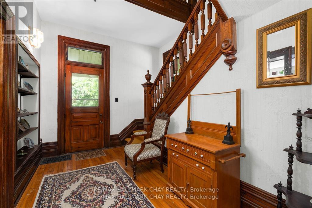 1407 Flos 8 Road W, Springwater, Ontario  L0L 1P0 - Photo 4 - S12838102